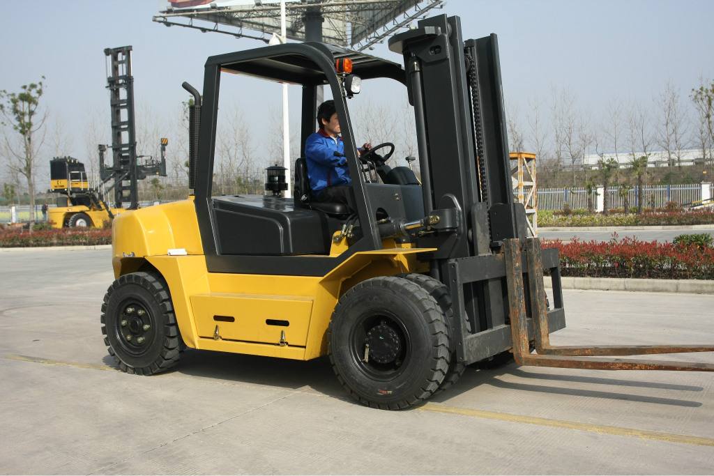 無錫設(shè)備搬運過程中叉車作業(yè)事故多發(fā)的原因有哪些？